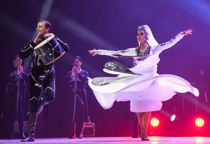 格鲁吉亚国家歌舞团在第六届中国新疆国际民族舞蹈节期间演出