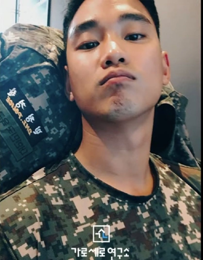 当兵时期的金秀贤，被指已写情书给金赛纶