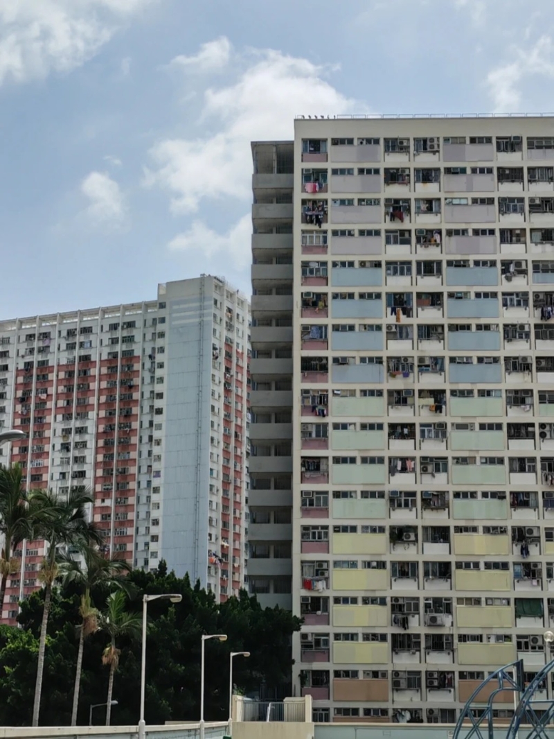 原来楼宇外墙已经是褪色（小红书）