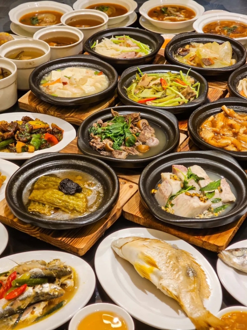 只需¥139便能任食无限量卤水、生腌海鲜、鱼饭等小菜及小炒（小蓝@小红书）