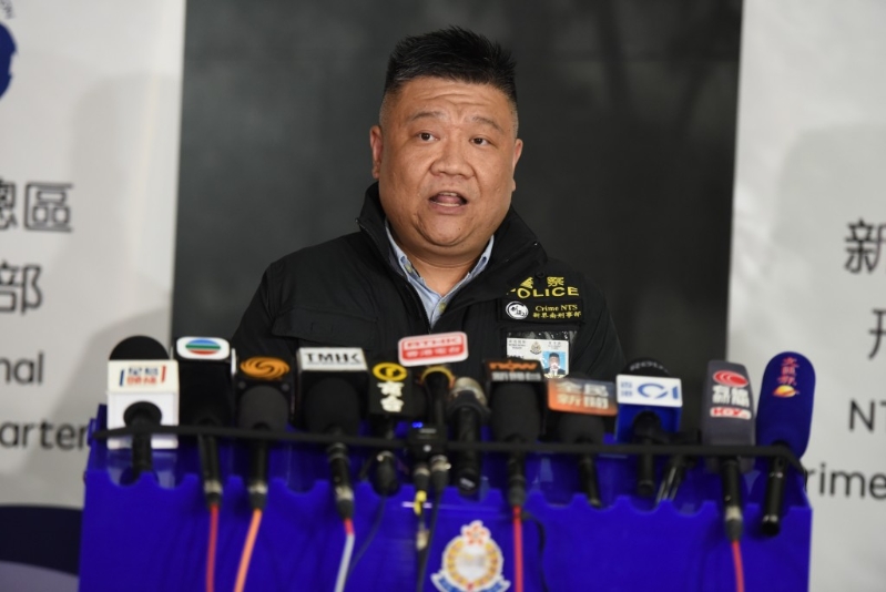 新界南总区刑事总部警司李木易交代案情。