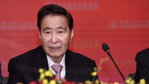 李兆基逝世 | 被誉“亚洲股神”，恒指破3万每年捐10亿