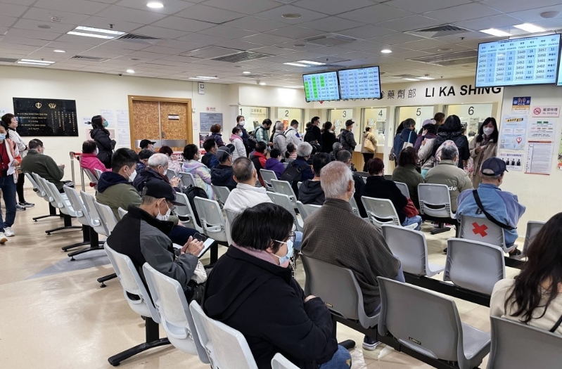 李家超说，应优先照顾最有需要群体，包括经济困难人士及患有急症、最严重危疾的患者个案。‘