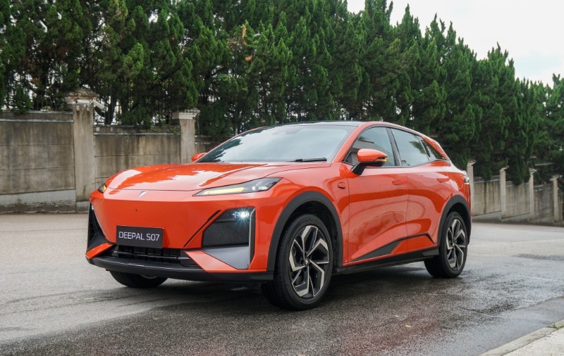 Deepal深蓝S07标准续航版试驾：品牌以“Touch the Future”作理念，而首发Deepal S07是一款五门五座位中型纯电动SUV。