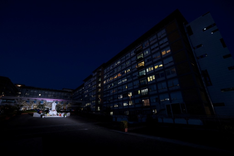 教宗已在罗马的金美利医院（Gemelli Hospital）住院近五周。路透社