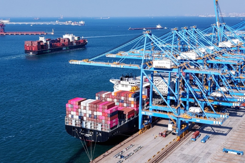 特朗普拟对中国船只征收巨额「服务费」。新华社 特朗普拟对中国船只征收巨额「服务费」。新华社