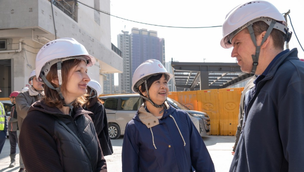 何永贤视察多个公营房屋地盘 何永贤视察多个公营房屋地盘