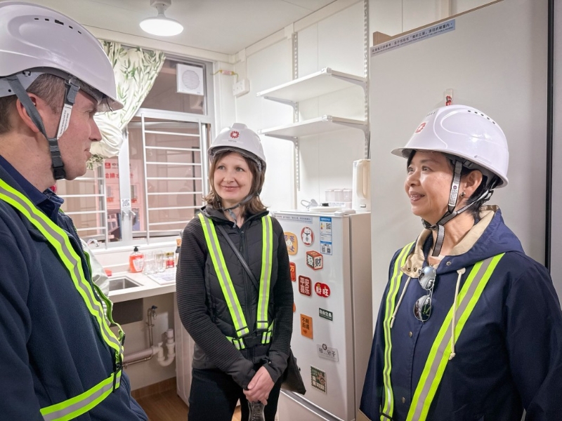 来自英国剑桥大学工程系的Ioannis Brilakis教授近日到港参观简约公屋建设 来自英国剑桥大学工程系的Ioannis Brilakis教授近日到港参观简约公屋建设