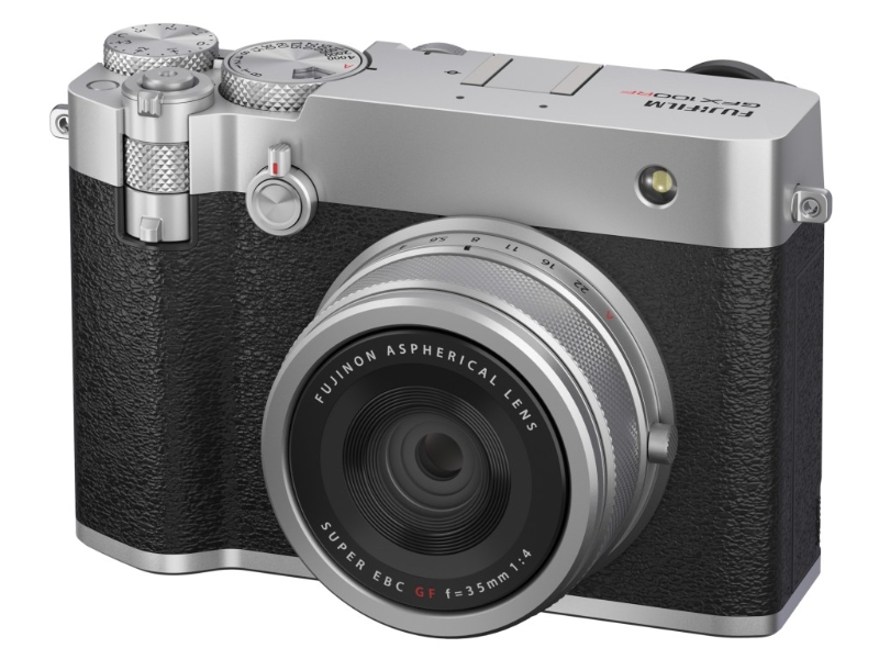 GFX100RF复古造型有点像热卖的X100VI，只差少了光学观景器。