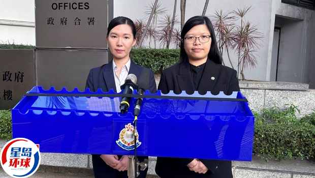 警方财富情报及调查科高级督察申文燕高级督察(右)及东区警区科技及财富罪案调查队督察谢婉盈(左)。 警方财富情报及调查科高级督察申文燕高级督察(右)及东区警区科技及财富罪案调查队督察谢婉盈(左)。