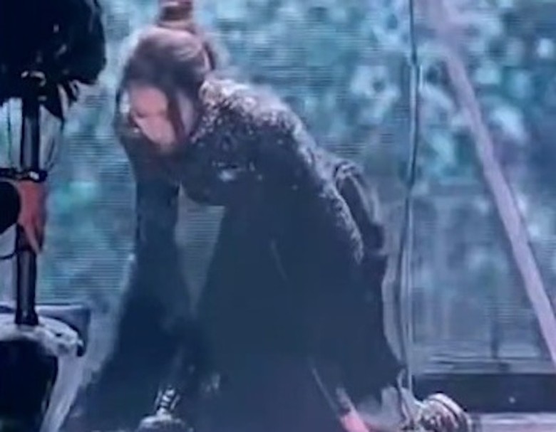 莫文蔚第二次跌倒。 莫文蔚第二次跌倒。