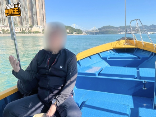 报料人权哥（化名）指，出海垂钓时不时看到有趸船排放黄泥水落海。