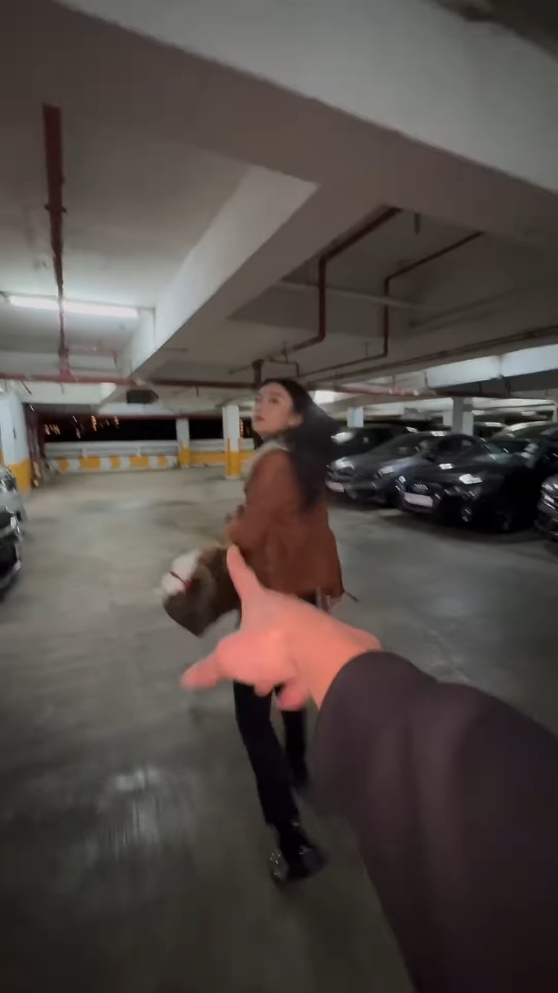 为了表达这款拉布布的珍贵程度，关枫馨特意拍搞笑片。