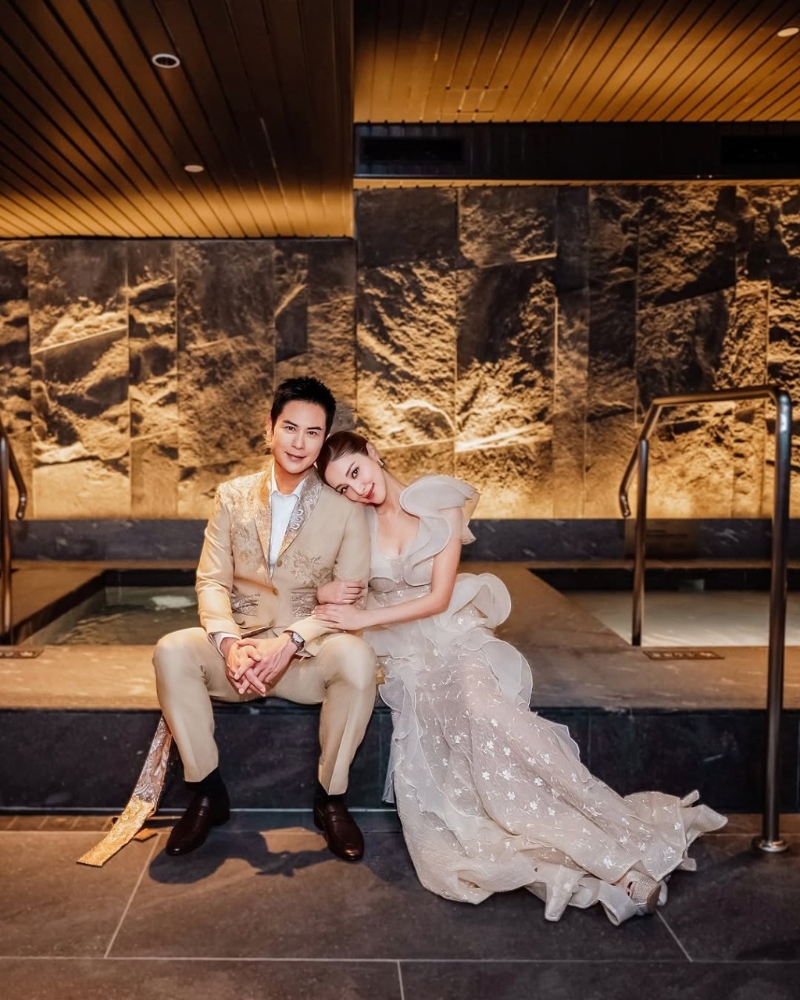 陈凯琳和郑嘉颖结婚多件仍好恩爱。