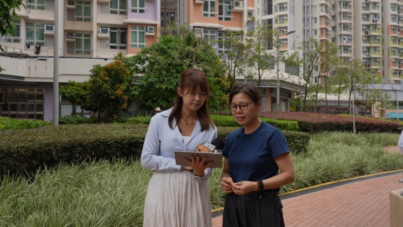 公屋居民冼女士曾险些被楼上抛下来的饭盒掷中，强调应该对高空掷物人士扣分。