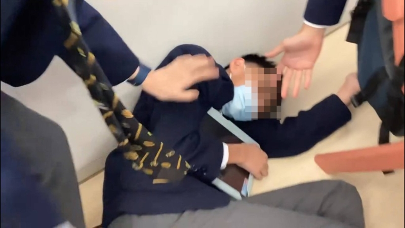 影片传来哭声。