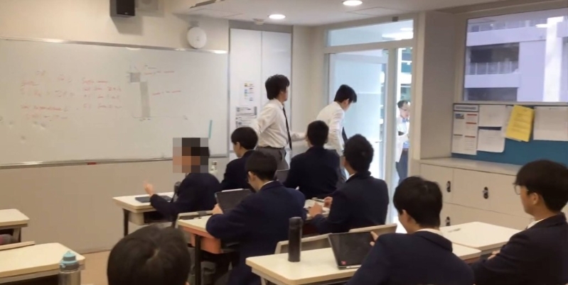疑似老师路经课室未有留意事件。