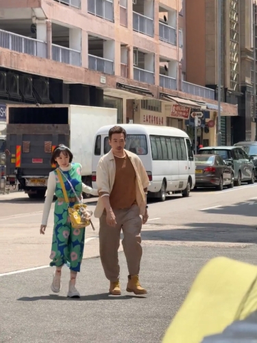 陈豪被网民拍到身处街头拍戏，网民更将照片及影片上载到小红书。