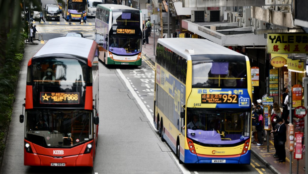 香港提供“冷气巴士及小巴”。 香港提供“冷气巴士及小巴”。