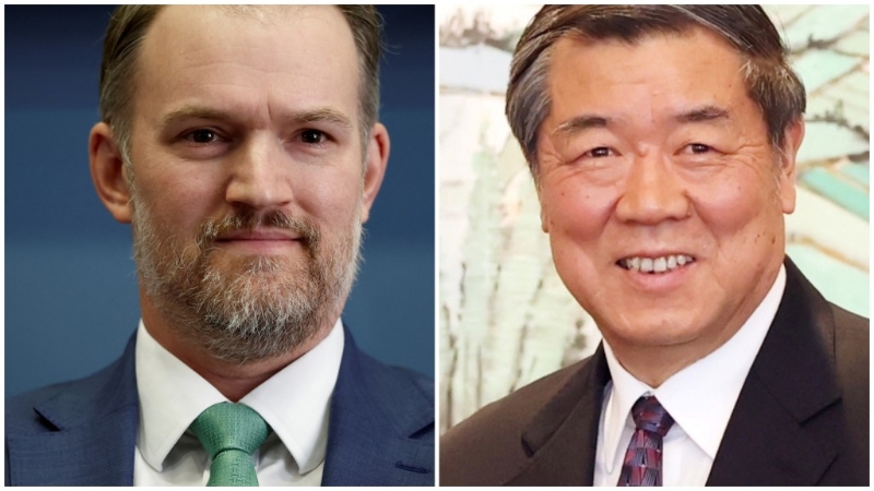 何立峰(右)与美贸易代表格里尔(左)举行视频通话。