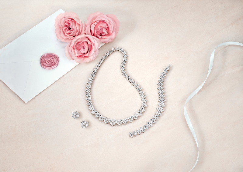 1. Winston Couture钻石项链、手链及耳环。 1. Winston Couture钻石项链、手链及耳环。