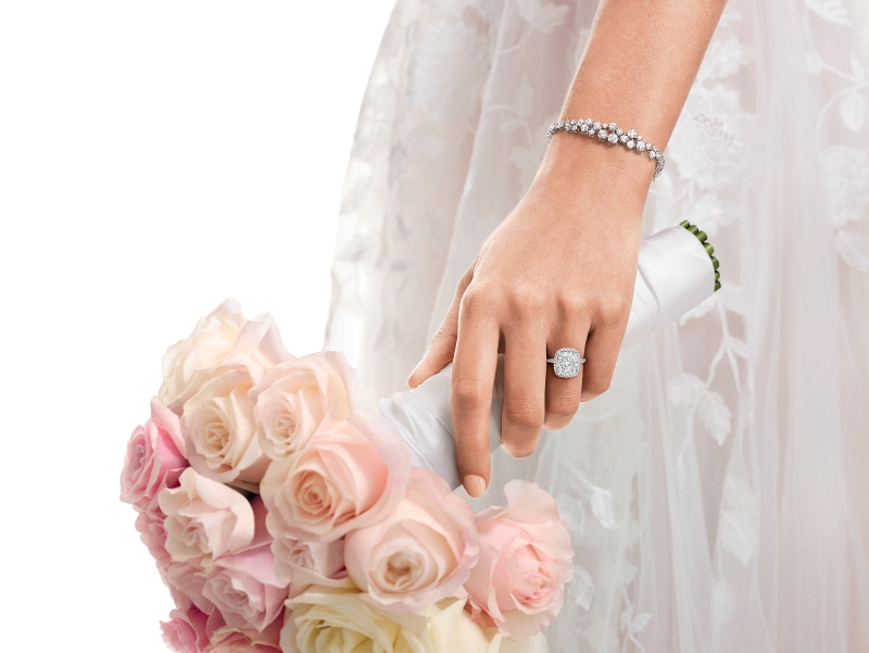 4.The One枕形切工钻石戒指。 4.The One枕形切工钻石戒指。