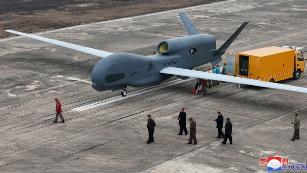 朝鲜领导人金正恩视察具AI能力无人机测试。