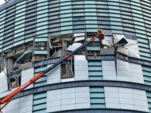 台中市新光三越商场12楼上周四发生气体爆炸。