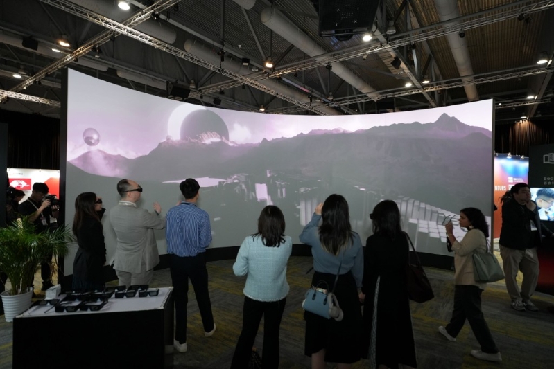 浸大亦在展览中展出最新的艺术科技作品「Horizon_25」。 浸大提供