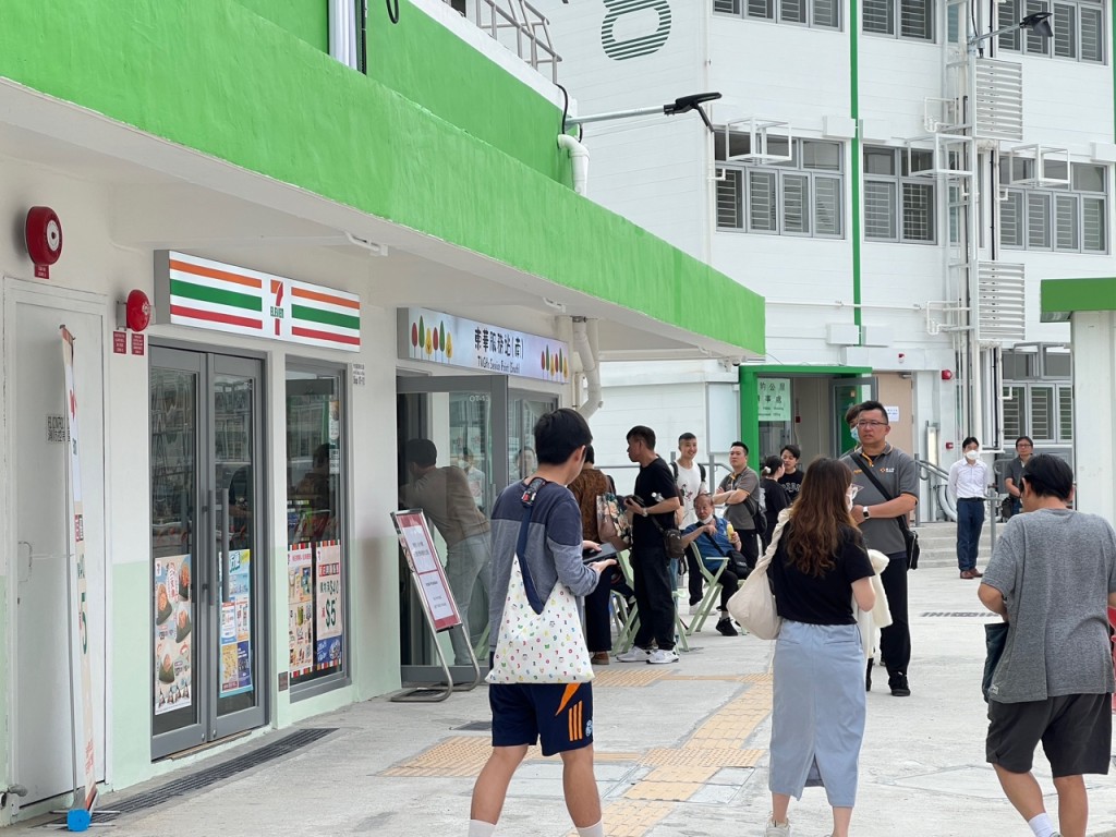 社区设有便利店。 社区设有便利店。