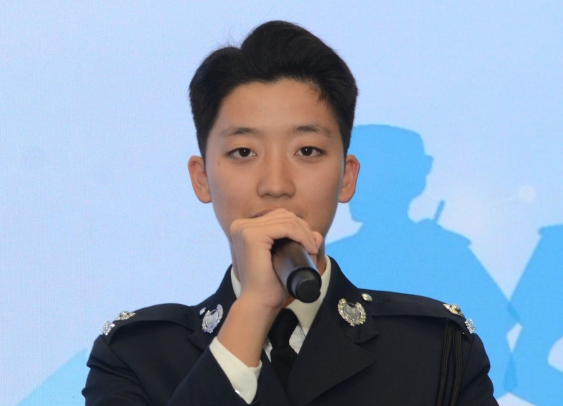 见习督察李梦婷说作为中国人，只可在自己国家从事军警工作。 李建人摄