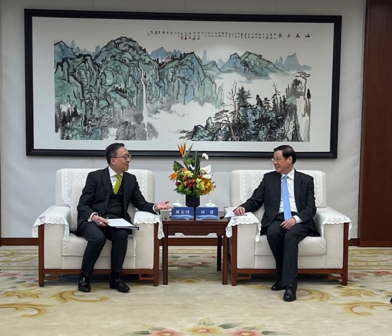 林定国（左）与最高人民检察院检察长应勇（右）会面。