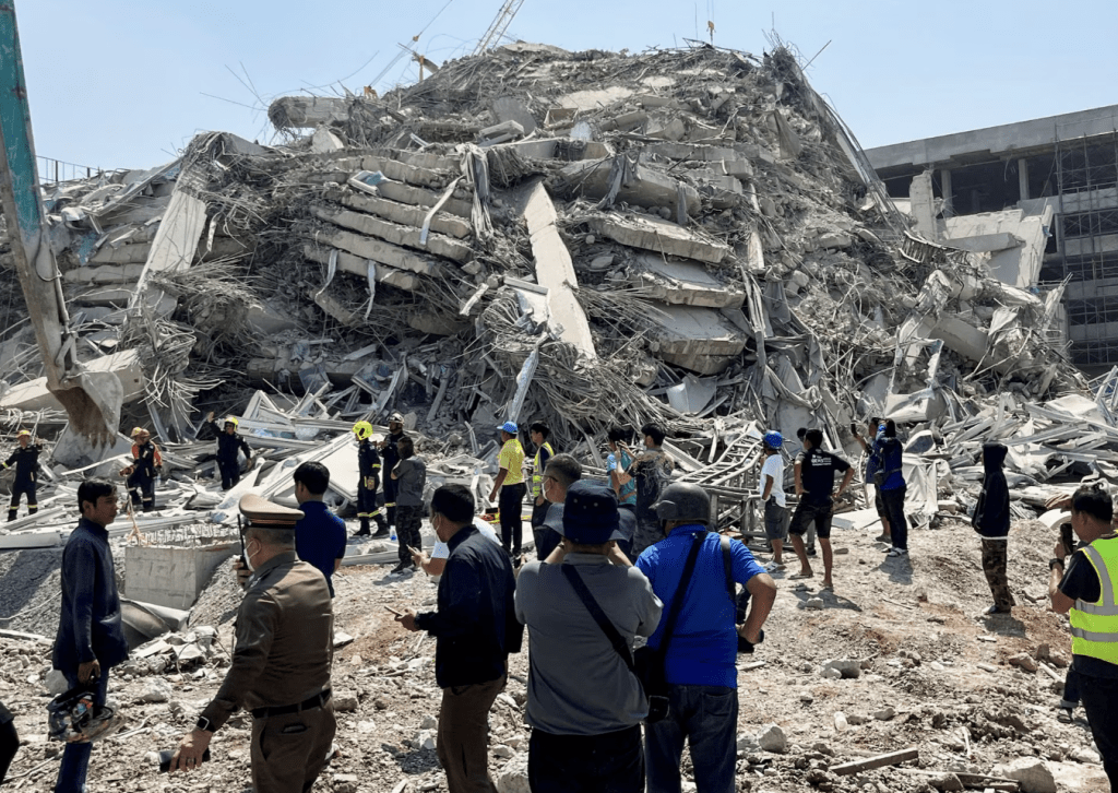 泰国有多栋建筑倒塌。 泰国有多栋建筑倒塌。