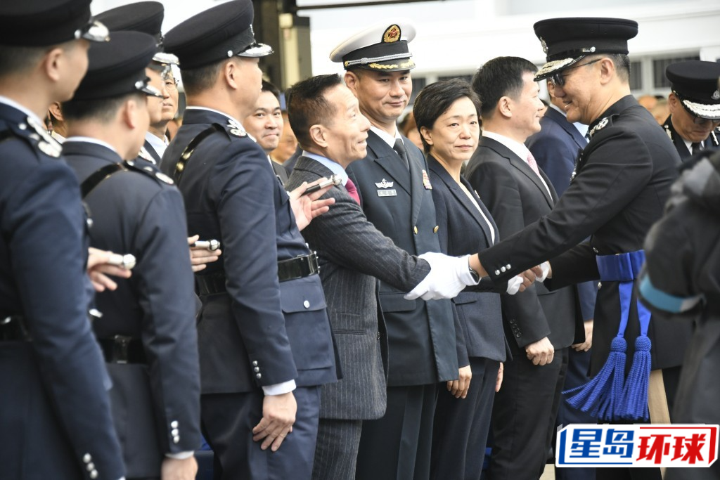 萧泽颐与嘉宾言笑晏晏。 萧泽颐与嘉宾言笑晏晏。