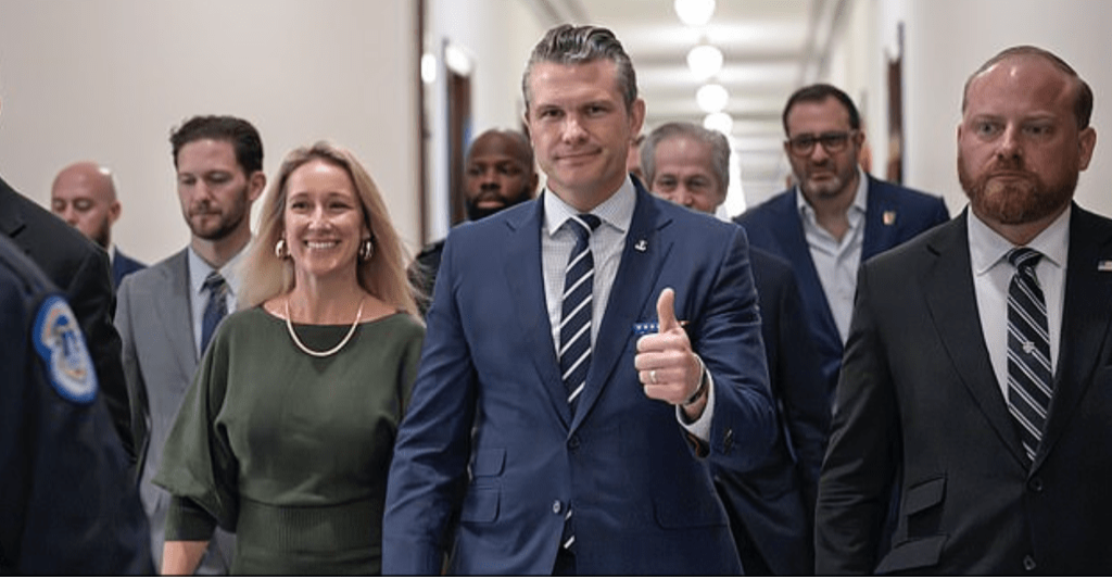 海格塞斯曾于布鲁塞尔出席北约总部会议,其妻珍妮佛却现身有身份限制的会议室。美联社 海格塞斯曾于布鲁塞尔出席北约总部会议,其妻珍妮佛却现身有身份限制的会议室。美联社