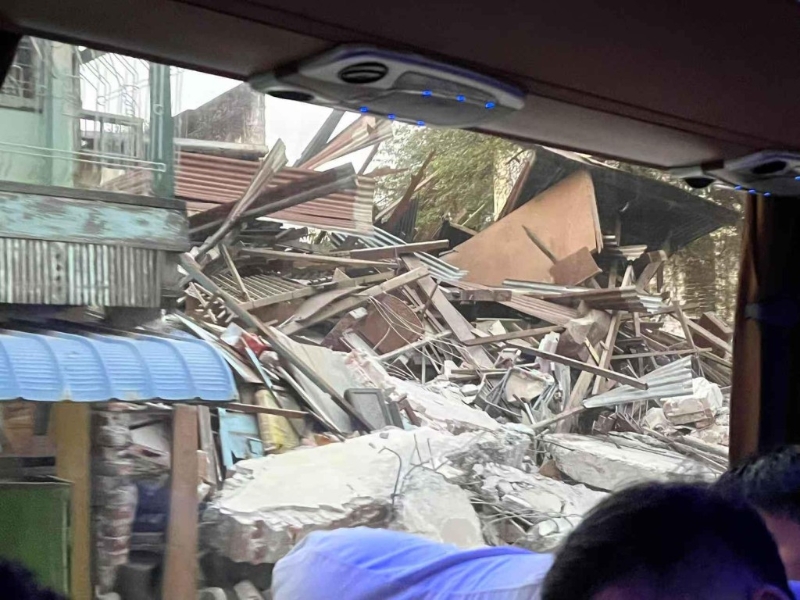 现场颓垣败瓦。