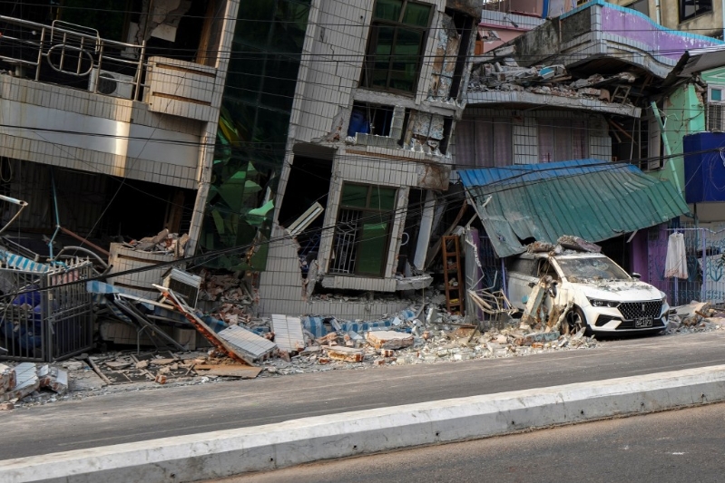 重灾区曼德勒不少楼房倒塌。 路透社