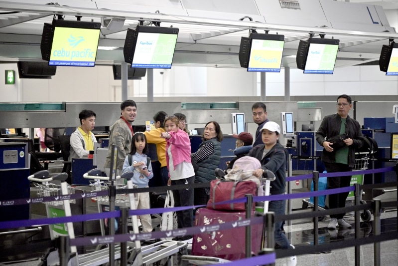 胡慧冲认为游客都会以观望态度思考应否赴泰旅游。