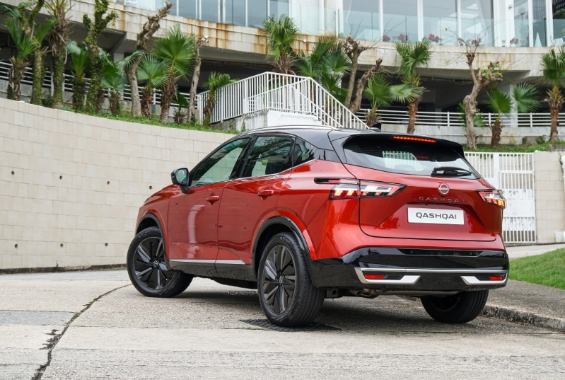 新款日产Nissan Qashqai Turbo Mild Hybrid Premier试驾：首试Premier顶级版售价$349,800比标准版贵5万元，主要是设备配置更高级，以及后悬挂由独立多连杆作配。