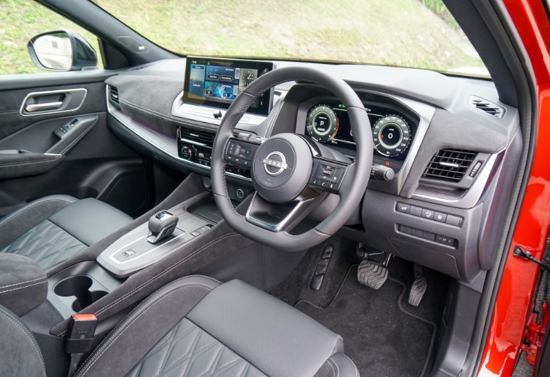 新款日产Nissan Qashqai Turbo Mild Hybrid Premier试驾：现代优雅车厢陈设与旧款分别不大，亮点是新版选用触感更柔软的高级物料。