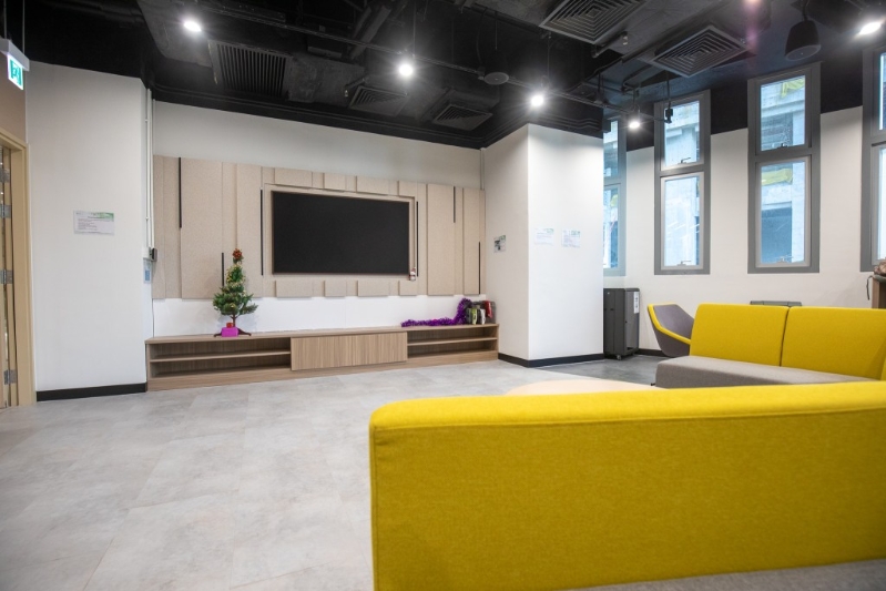 宿舍楼层设多用途活动室。