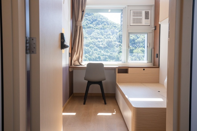 学院为本地及海外本科生提供300个宿位，并设单人宿位。