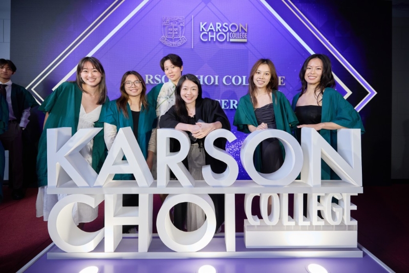 蔡加讚学院正式启航，不少学生趁机打卡留念。