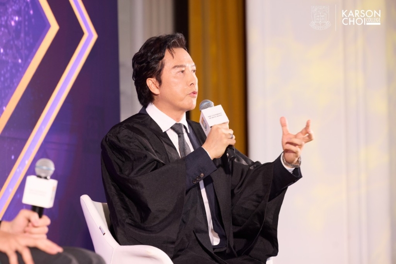 国际影星甄子丹出席首届高桌晚宴，与学子深度对话。