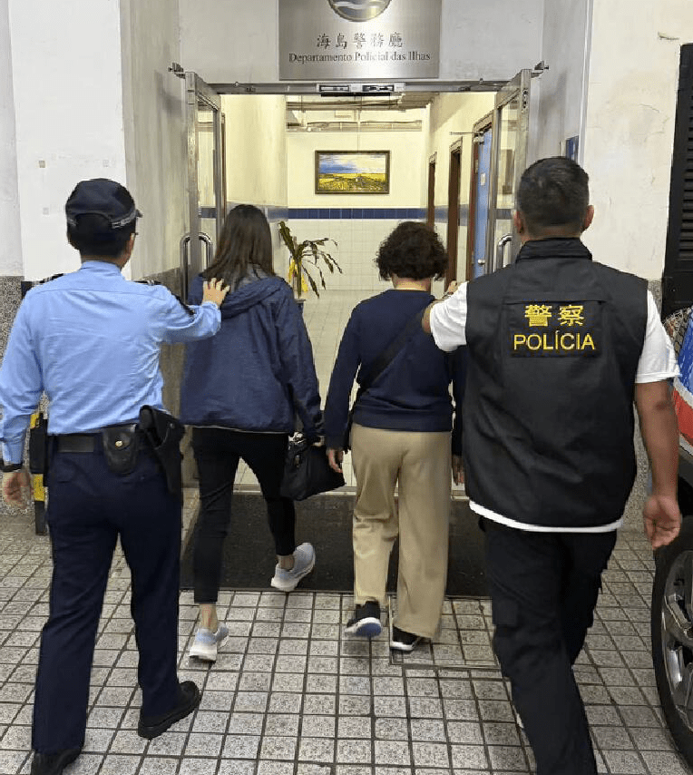 澳门警方拘捕一对香港姊妹花。澳门治安警察局图片 澳门警方拘捕一对香港姊妹花。澳门治安警察局图片