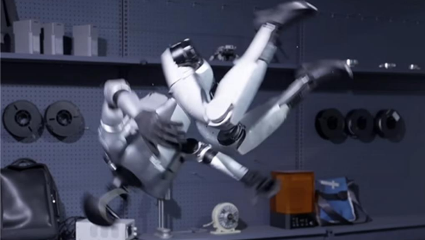 宇树人形机器人G1日前完成了全球首次原地侧空翻。