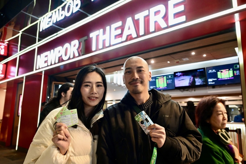 张先生表示,与女友拍拖活动之一是到不同戏院看电影,新宝戏院正是两人的共同回忆。 张先生表示,与女友拍拖活动之一是到不同戏院看电影,新宝戏院正是两人的共同回忆。