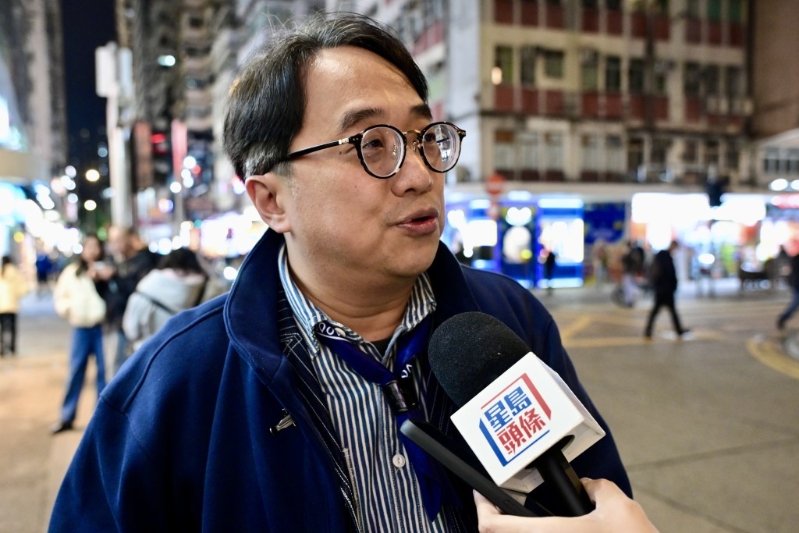 萧先生称今日见证新宝戏院结业,感到不舍。 萧先生称今日见证新宝戏院结业,感到不舍。