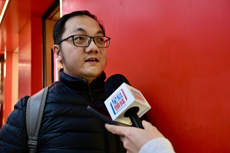 赵先生多年前曾经常到新宝戏院看电影,今日趁有时间到新宝门前拍照留念。 赵先生多年前曾经常到新宝戏院看电影,今日趁有时间到新宝门前拍照留念。