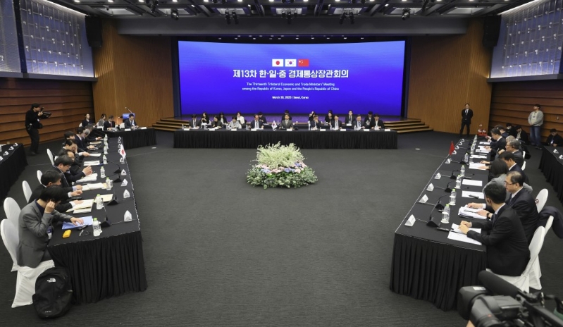 第13次中日韩经贸部长会议3月30日在韩国首尔举行。 美联社